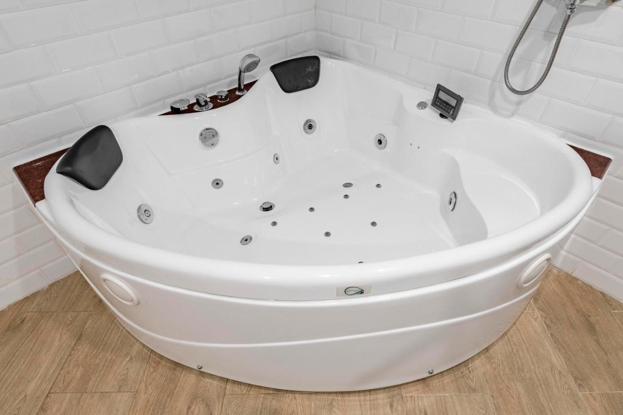 El Triangulo Del Arte - Jacuzzi Apartment Madrid Luaran gambar