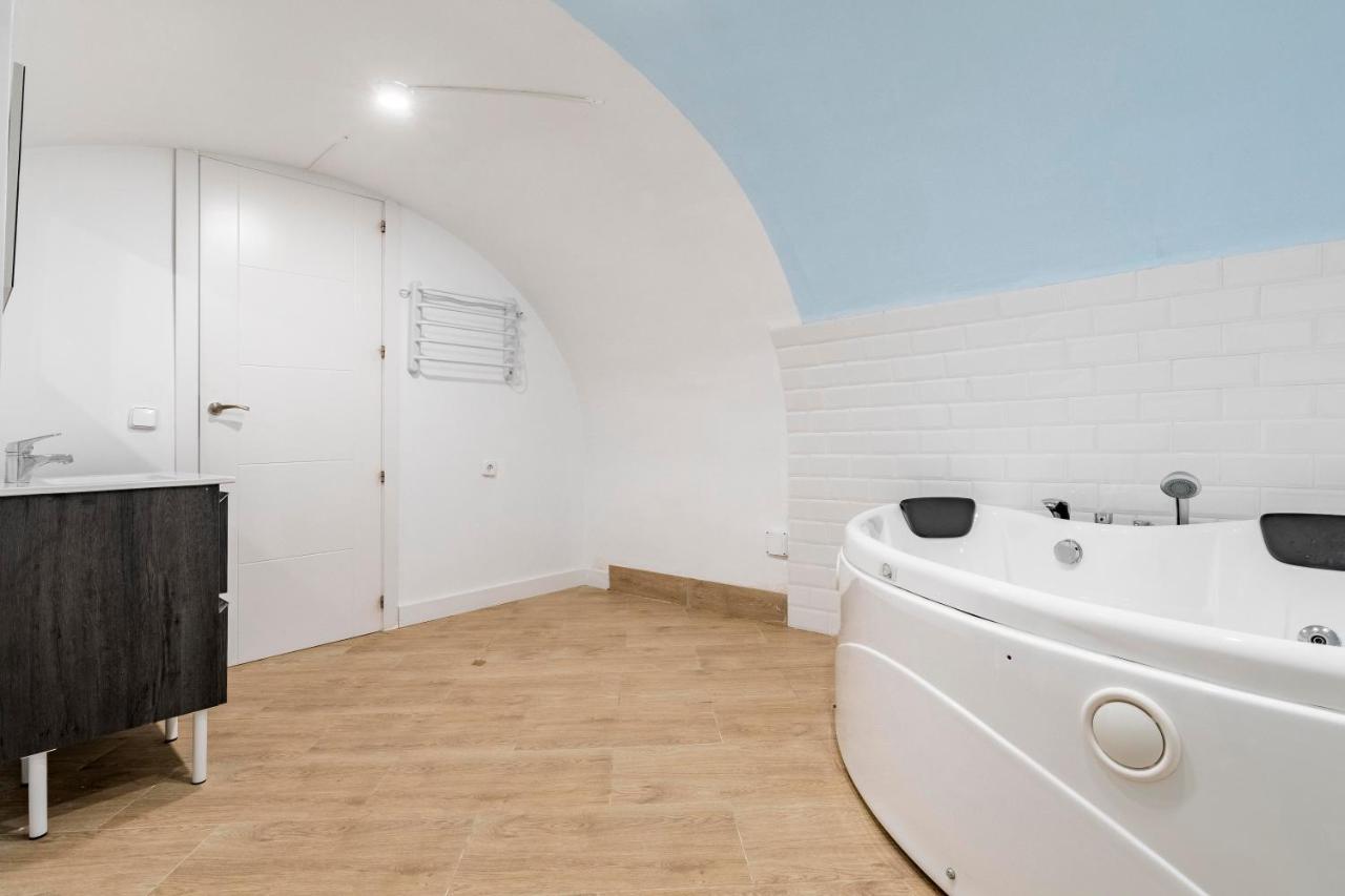 El Triangulo Del Arte - Jacuzzi Apartment Madrid Luaran gambar
